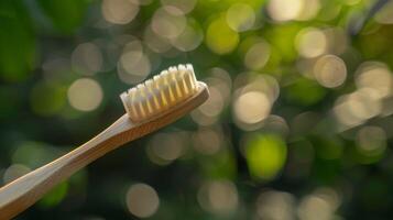 een composteerbaar tandenborstel gemaakt van bamboe verminderen plastic verspilling in stortplaatsen foto