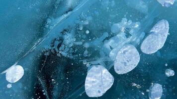 abstract lucht bubbels bevroren Aan de ijs oppervlakte van meer Baikal in Siberië. foto