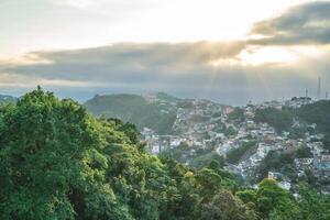 favela in de bergen van santos, sp Brazilië. april 3 2024. foto