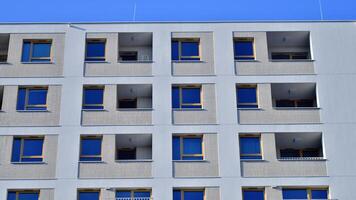 modern architectuur van stedelijk woon- appartement gebouw. appartement gebouw buitenkant, woon- huis facade. foto