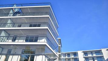 modern architectuur van stedelijk woon- appartement gebouw. appartement gebouw buitenkant, woon- huis facade. foto