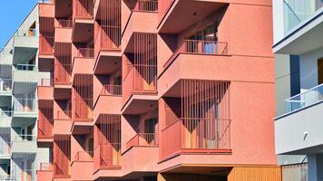 modern architectuur van stedelijk woon- appartement gebouw. appartement gebouw buitenkant, woon- huis facade. foto