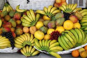 fruit en groenten zijn verkocht Bij een bazaar in Israël. foto