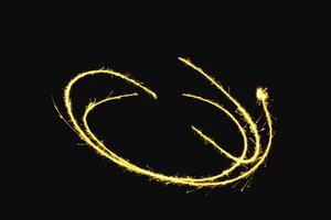 abstracte curve goud geel sparkler overlays elegante oppervlaktestructuur patroon op zwart. foto