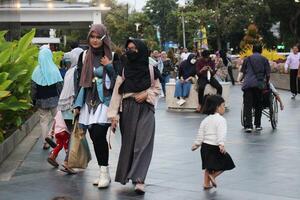 Surabaya - Indonesië, okt 15 2023 - het kan worden gezien dat bezoekers Bij Surabaya stad plein zijn heel druk foto