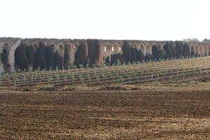 een oude aquaduct voor leveren water naar bevolkt gebieden. foto