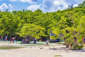 playa del carmen mexico 28 mei 2021 tropisch mexicaans strand cenote punta esmeralda playa del carmen mexico.
