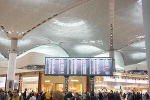 kalkoen Istanbul 18 januari 2024. aankomst vertrek en aankomst bord Bij luchthaven foto