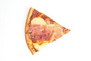 pizza met prosciutto of parmaham pizza op witte achtergrond foto