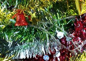 close-up van kerstbel en decoraties achtergronden foto