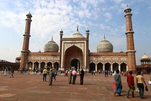 02 24 2023 Delhi Indië. Delhi, de hoofdstad van Indië, is populair tussen toeristen ten gevolge naar de overvloed van attracties en de vervlechting van verschillend culturen. foto