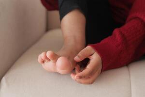 6 jaar oud kind lijden pijn Aan voeten foto