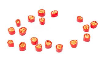 top visie reeks van rood Chili peper of cayenne peper in plakjes geïsoleerd Aan wit achtergrond met knipsel pad foto