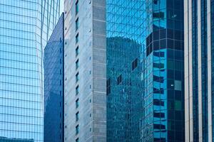 wolkenkrabbers hoog stijgen gebouwen dichtbij omhoog foto