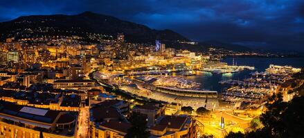 panorama van Monaco in de nacht foto
