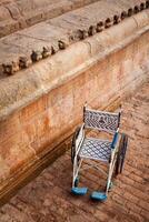 openbaar rolstoel. brihadishwarar tempel Ingang, thanjavur foto