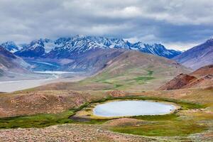 klein meer in Himalaya foto