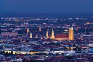 nacht antenne visie van München, Duitsland foto