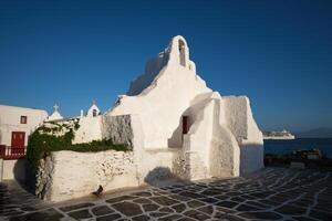 Grieks orthodox kerk van panagia paraportiani in stad- van koor Aan Mykonos eiland foto