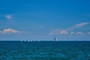 jacht en rc yach modellen in zee. Athene, Griekenland foto