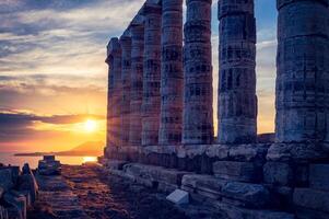 Poseidon tempel ruïnes Aan kaap sounio Aan zonsondergang, Griekenland foto