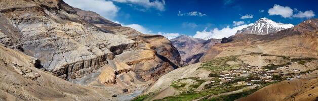 panorama van spiti vallei en kibber dorp foto