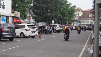 bandoeng, west Java. mei 26, 2023, de atmosfeer van de Azië-Afrika Bandung straat terwijl Aan vakantie foto