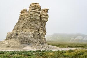 kasteel rots in Kansas prairie foto