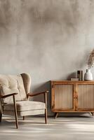 Scandinavisch elegantie beige fauteuil en houten kabinet in modern leven kamer foto