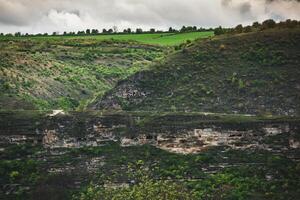 landschap met mooi natuur in de dorp in de republiek van Moldavië. land leven in oostelijk Europa. foto