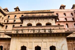 mooi visie van orchha paleis fort, raja mahal en chaturbhuj tempel van jahangir mahal, orcha, madhya pradesh, jahangir mahal orchha fort in orcha, madhya pradesh, Indisch archeologisch sites foto