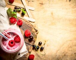 smoothie framboos en zwarte bes. foto