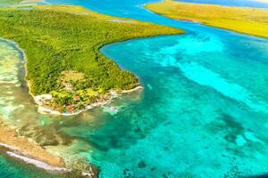 Belize cayes - klein tropisch eiland Bij barrière rif met paradijs strand - bekend voor duiken, snorkelen en ontspannende vakanties - caraïben zee, belize, centraal Amerika foto