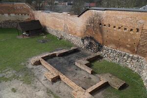 tsjersk, Polen - maart 24e, 2024 - binnenplaats van Mazovië hertogen kasteel foto