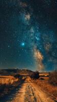 sterren achteraan in de nacht lucht over- een stil woestijn foto
