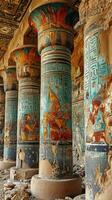 vervagen muurschilderingen Aan een oude tempel muur foto
