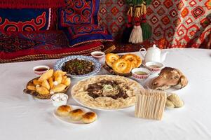 nationaal Kazachs borden, beshparmak, manty, baursak foto