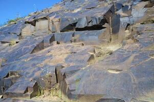 rotstekeningen binnen de archeologisch landschap van tamgaly. Almaty Oppervlakte, Kazachstan foto