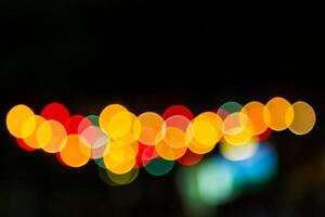 kleur bokeh tegen een donker foto