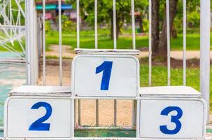 oud hout podium foto