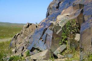 rotstekeningen binnen de archeologisch landschap van tamgaly. Almaty Oppervlakte, Kazachstan foto