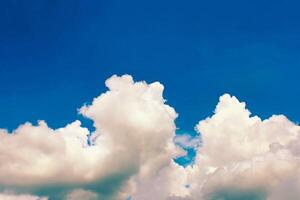 mooi visie van een aarde en lucht - verbazingwekkend lucht met wolken foto