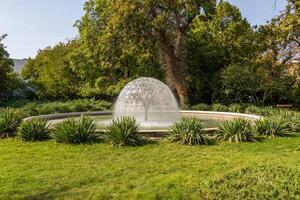 foto van een fontein in de park