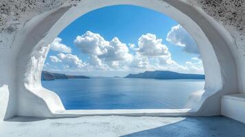 visie van de zee van de huis door de boog, Santorini eiland, Griekenland. foto