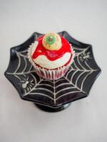 halloween verschrikking themed caupack muffin Aan wit achtergrond foto