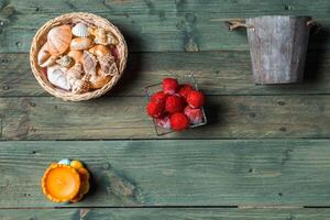 sappig verleiding, de onweerstaanbaar verleiden van vers aardbeien foto