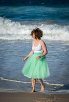 mooi meisje poseren Aan de strand. goud kust, Australië, Queensland foto