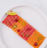 vers Zalm carpaccio met citrus en Chili foto