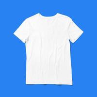 top-up weergave wit v-hals t-shirt geïsoleerd op blauwe achtergrond. geschikt voor uw ontwerpproject.