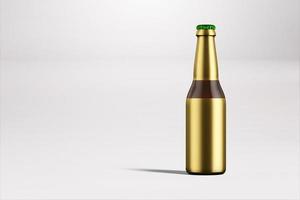 ronde fles met blanco goudfolie label geïsoleerd. bier fiesta-concept. foto